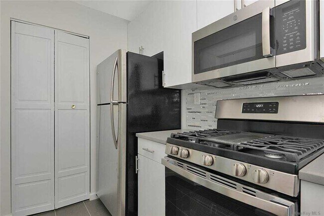Foto del edificio - 241 Oak Park Dr