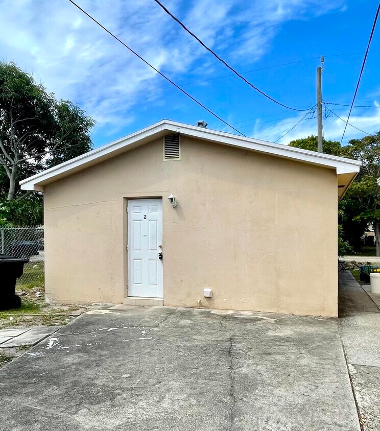 411 S F St, Lake Worth Beach, FL 33460 Townhome Rentals in Lake Worth