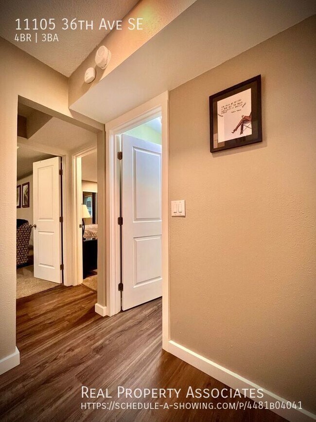Building Photo - Stunning Split Level - Fully Renovated