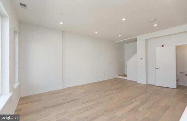 Foto del edificio - 2137 E Firth St