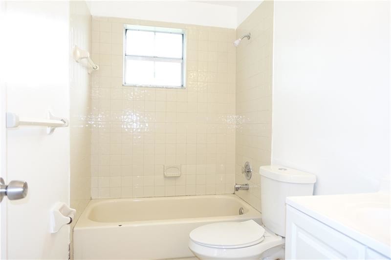 Building Photo - 8201 Fairway Rd