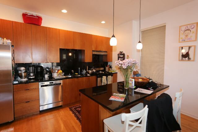 Foto del edificio - 1411 N Wicker Park Ave