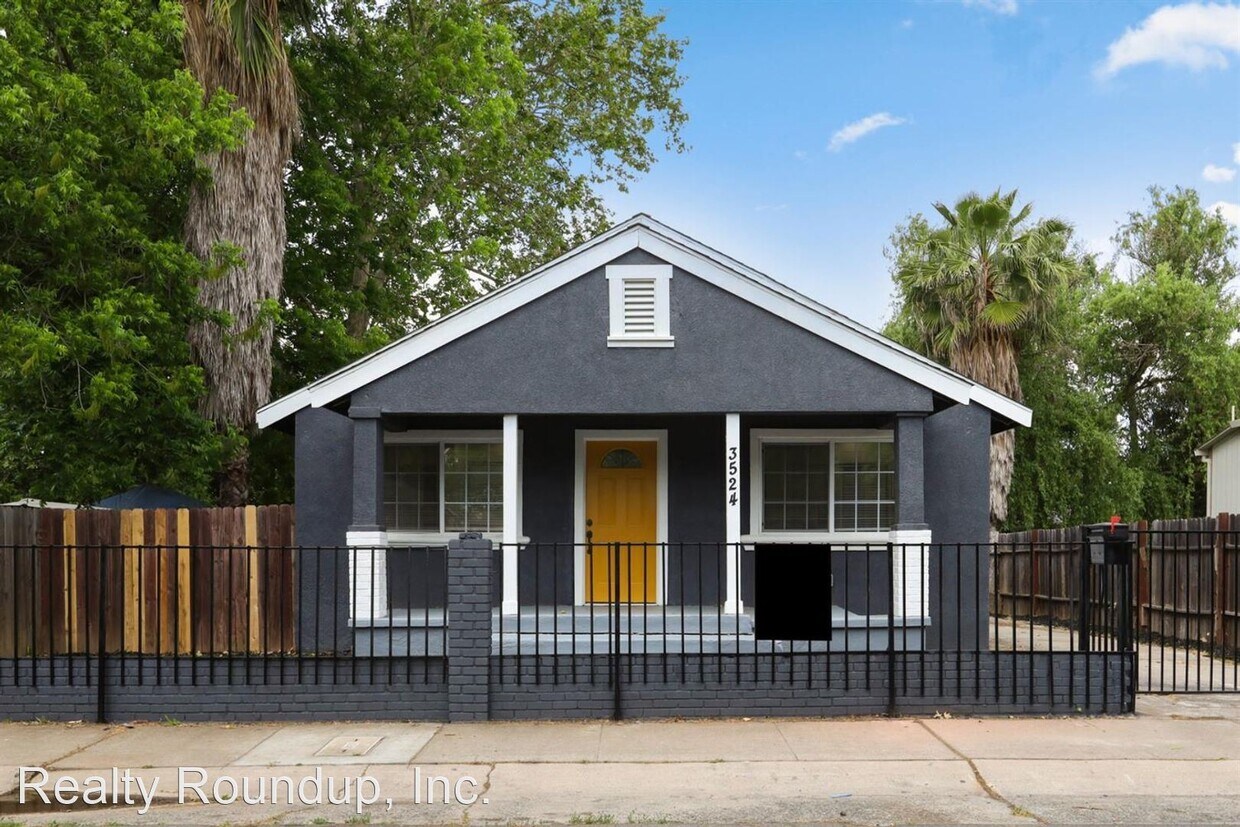 2 br, 2 bath House 3524 Santa Cruz Way House Rental in Sacramento