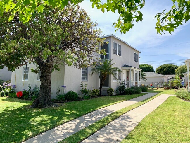 Front View - 1037 Ocean Park Blvd