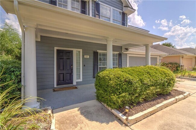 Foto del edificio - 126 Hickory Ln