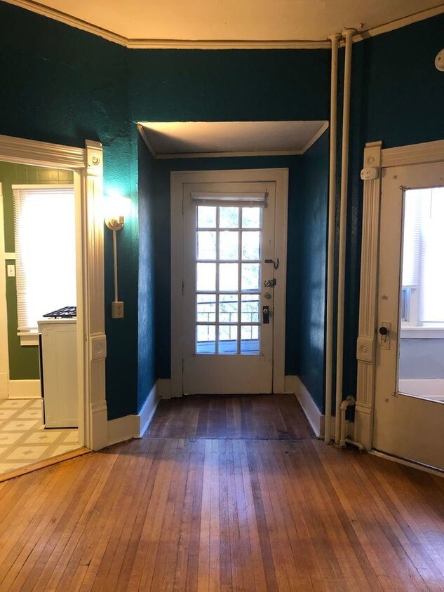 Primary Photo - Vintage One Bedroom Apartment in Dundee