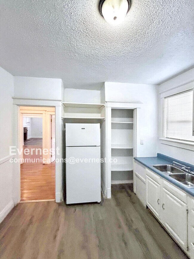 Foto del edificio - 2 Bed/1 Bath Townhome with Balcony / Pet-Friendly / Vouchers Accepted / Available Soon!