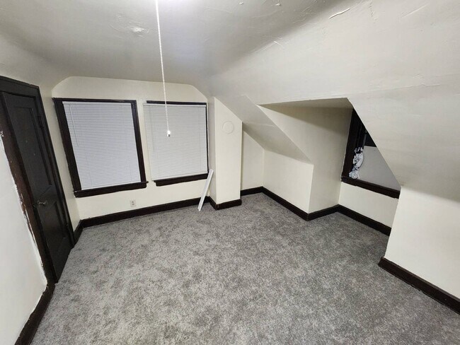 Foto del edificio - 1547 Hillcrest Rd