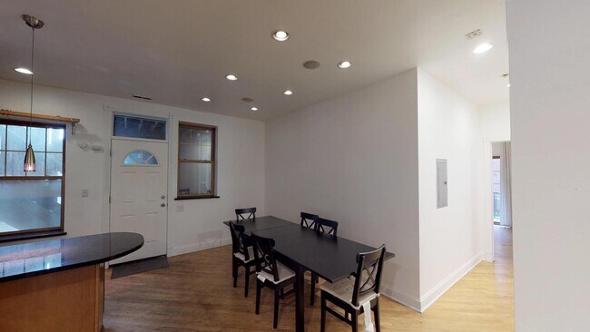 Foto del edificio - 5327 S Harper Ave
