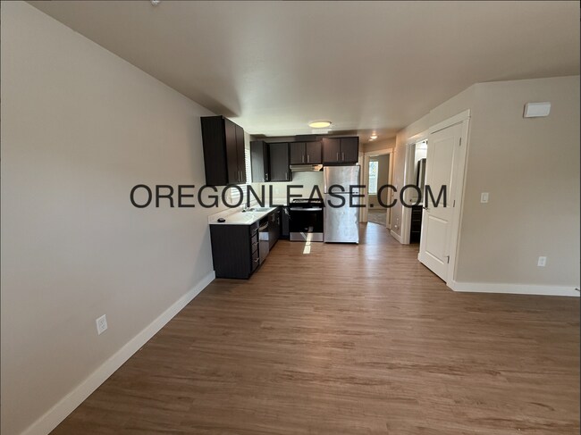 Building Photo - Newer 2-Bedroom Apartment located off Jasper rd in South Springfield