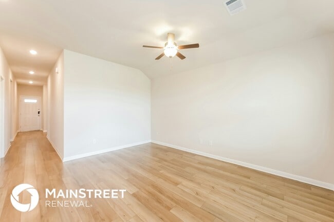 Building Photo - 1021 Round Bale Rd