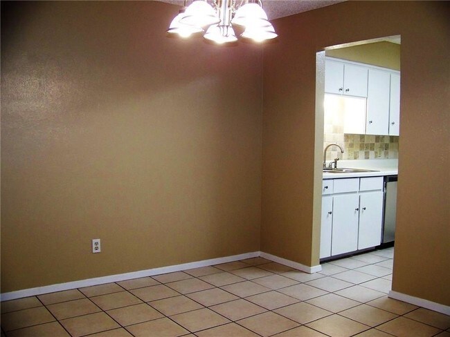 Building Photo - 7213 Lake Country Dr