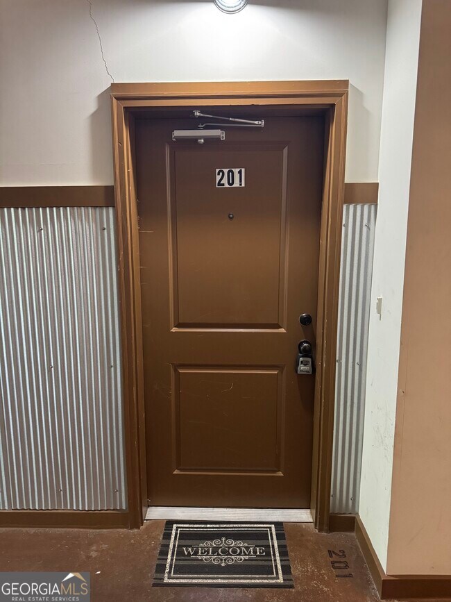 Building Photo - 250 Martha Dr