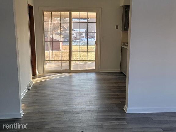 Building Photo - 3 br, 1 bath House - 175 W Factory Rd