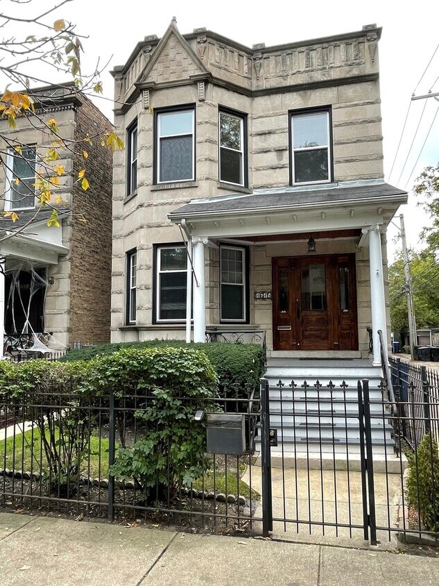 1615 W Belle Plaine Ave, Chicago, IL 60613 House Rental in Chicago