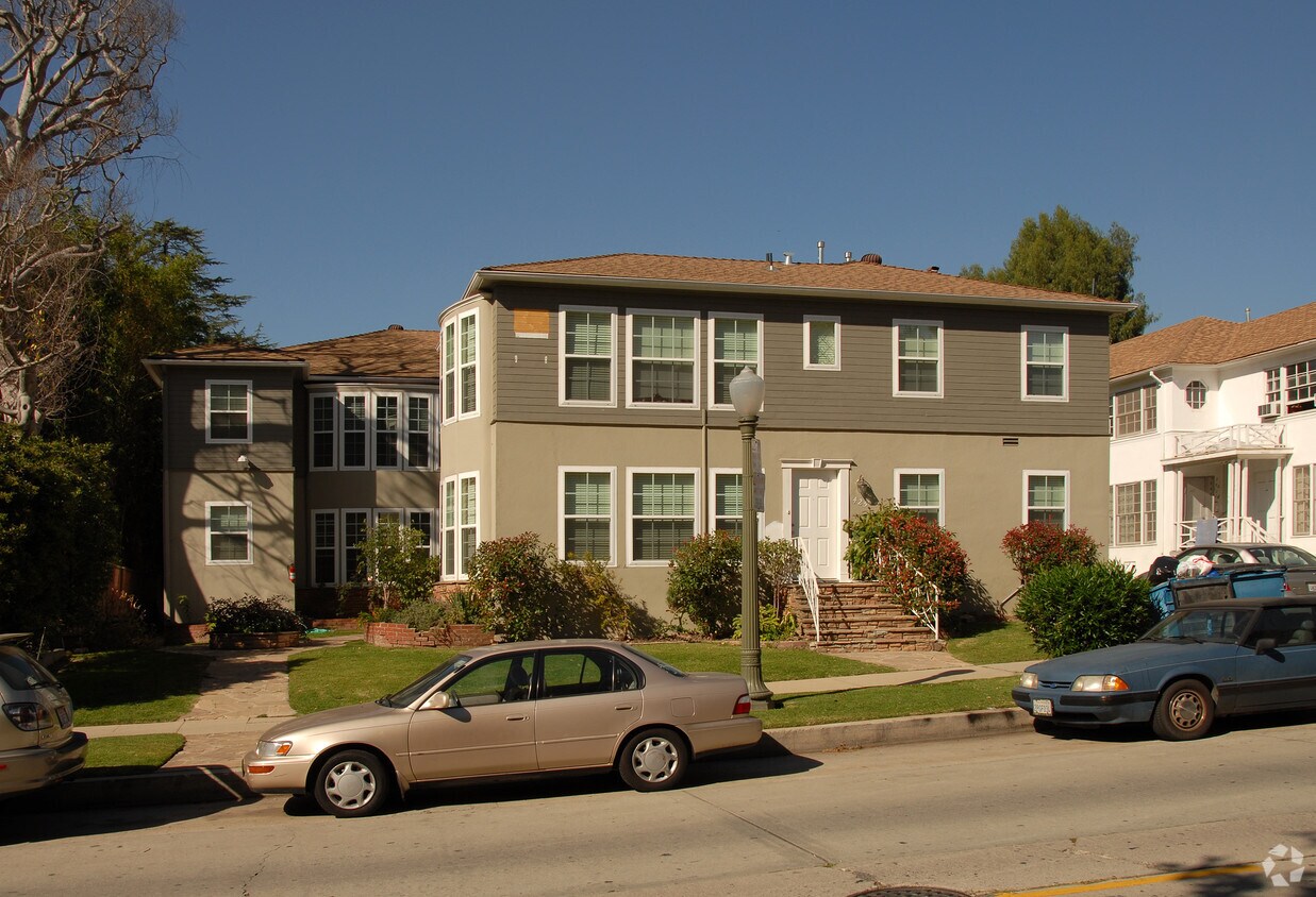 Primary Photo - 425 Veteran Ave