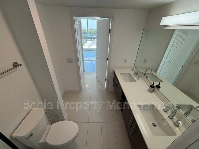 Foto del edificio - 7661 NW 107th Ave