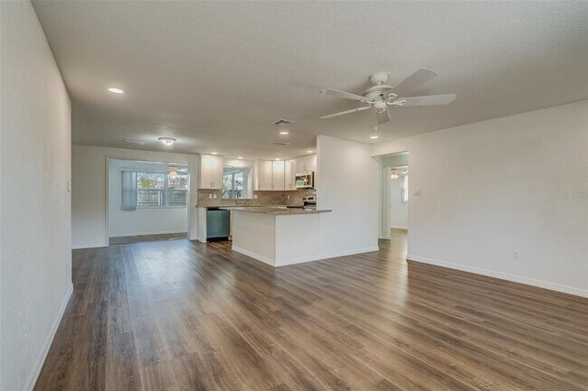 Foto del edificio - 8433 76th Ave N