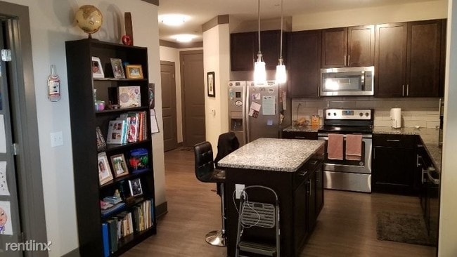 Building Photo - 2 br, 2 bath Apartment - 725 MELPARK DR