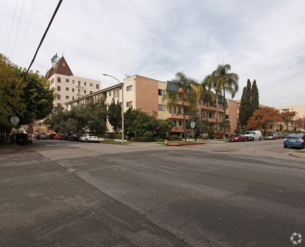 Building Photo - 455 S Berendo St