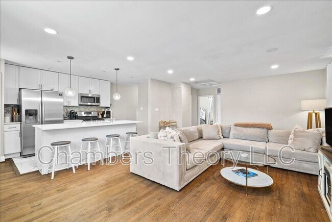 Foto del edificio - 12204 Bond St