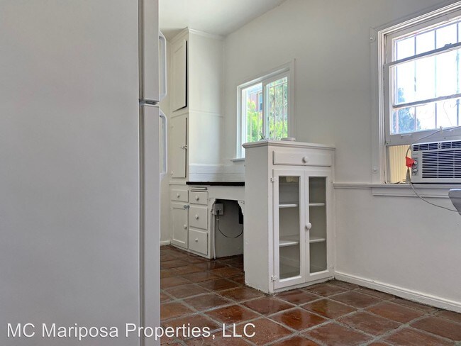 Building Photo - 1848 N Mariposa Ave