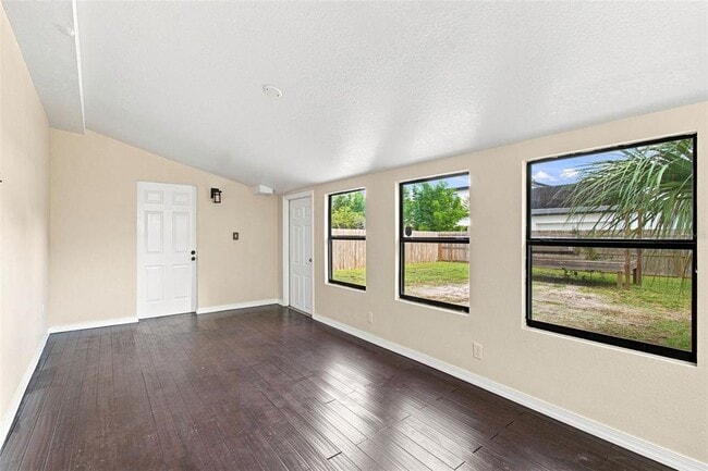Building Photo - 805 W Braddock St