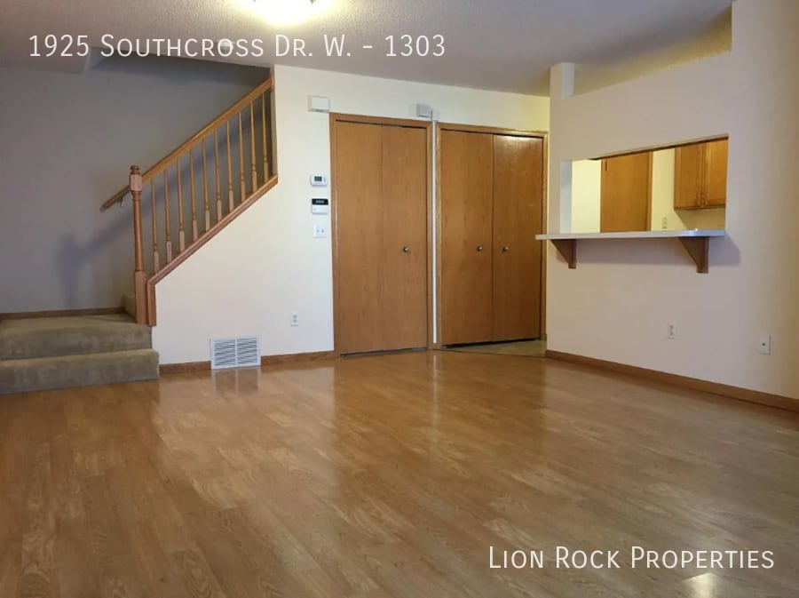 Primary Photo - 1925 Southcross Dr W