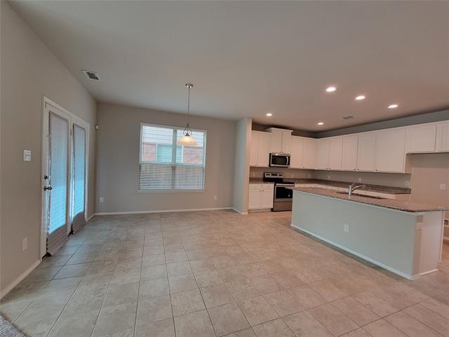 Building Photo - 4725 Redbud Dr