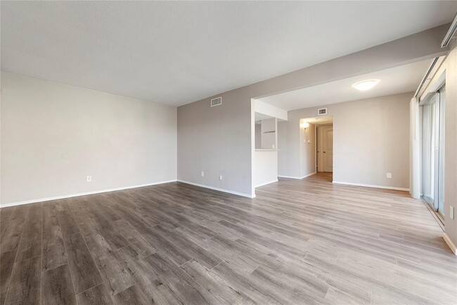 Building Photo - 2124 Burton Dr
