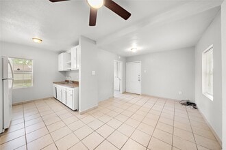 Building Photo - 806 3rd Ave N