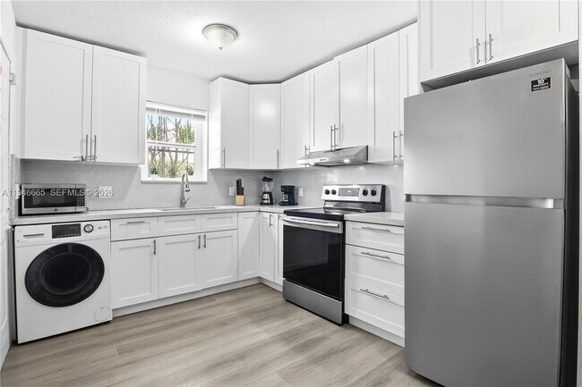 Foto del edificio - 3318 NW 19th Ave