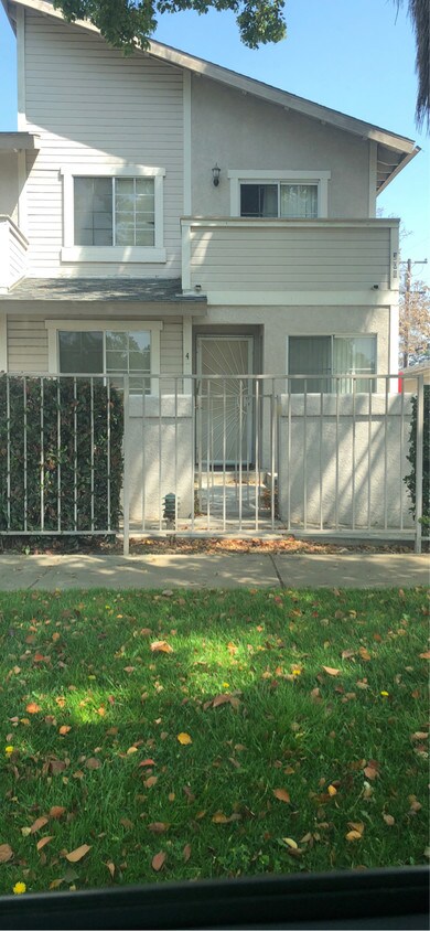 Building Photo - 306 N 10th Ave