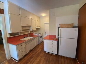 Building Photo - 137 Nicoll St