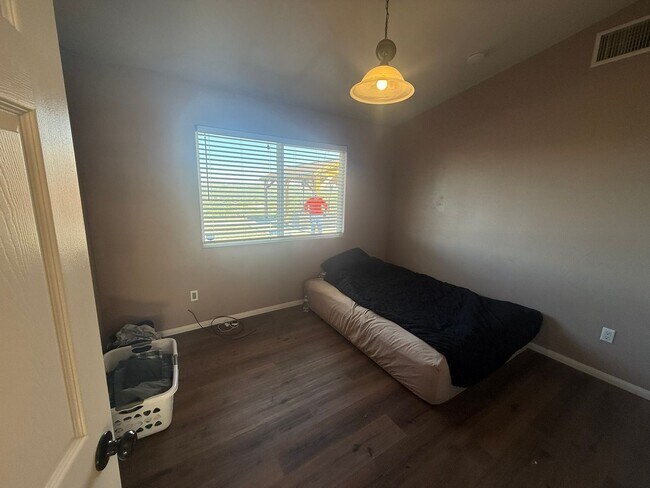 Foto del edificio - 4BR/2BA HOME w/ attached garage, usable land, fenced in back yard in CAMPO available!