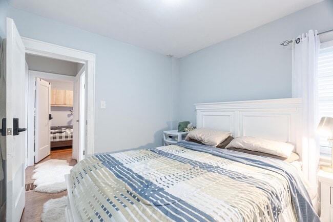 Building Photo - 571 St James St