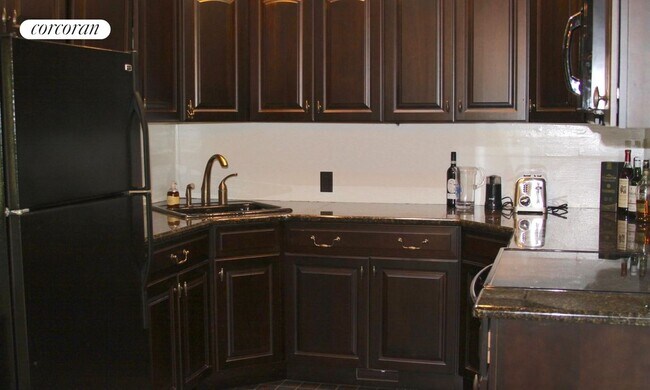 Foto del edificio - 12 Manhanset Rd