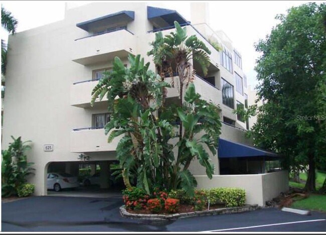 Building Photo - 825 S Osprey Ave