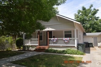 Building Photo - 209 Semple St