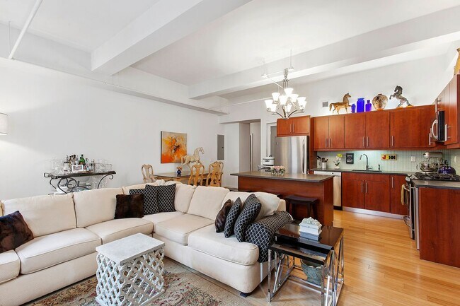 Building Photo - Loft, In-Unit Washer and Dryer, Flexible 2...