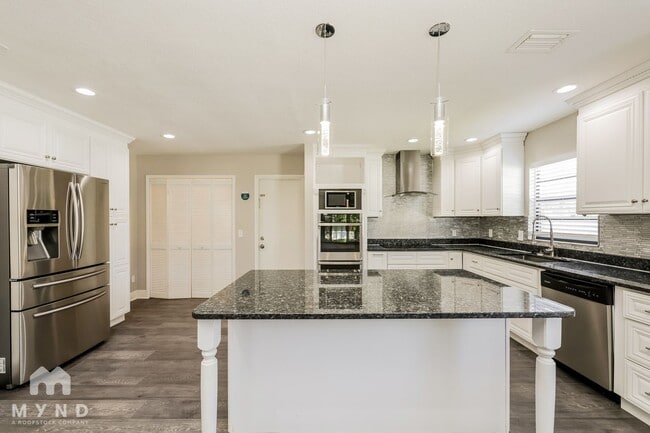 Building Photo - 6529 Seafairer Dr