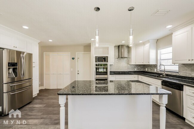 Foto del edificio - 6529 Seafairer Dr