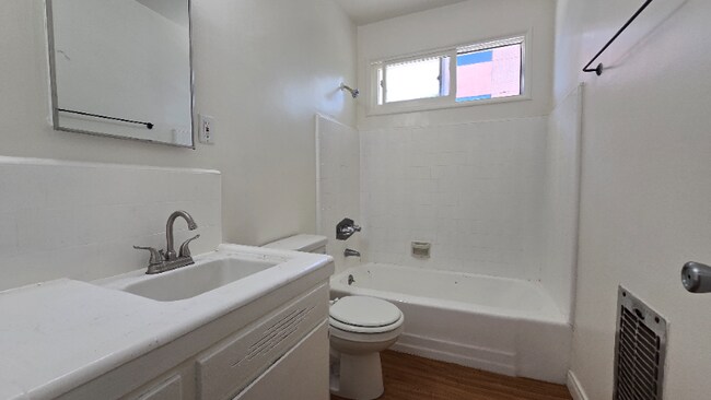 Foto del edificio - 4706 Vantage Ave