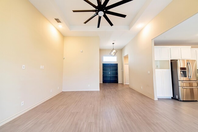 Building Photo - 120 Tranquilo Dr