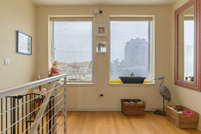 Foto del edificio - 100 Harbor St