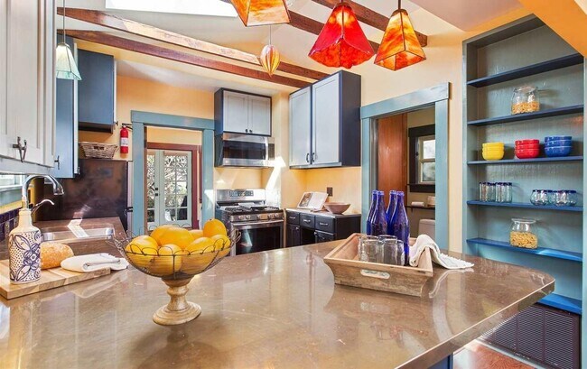 Building Photo - 448 60th St