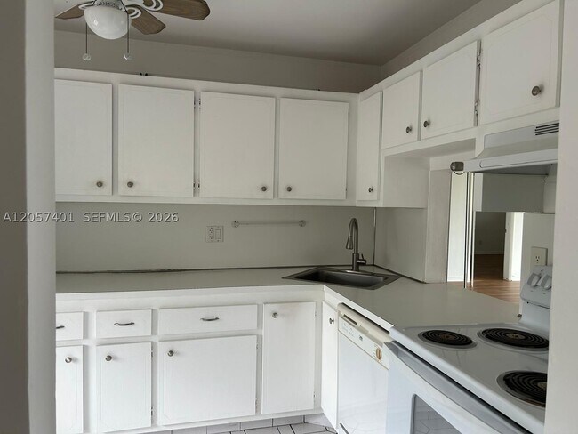 Foto del edificio - 6090 NW 64th Ave
