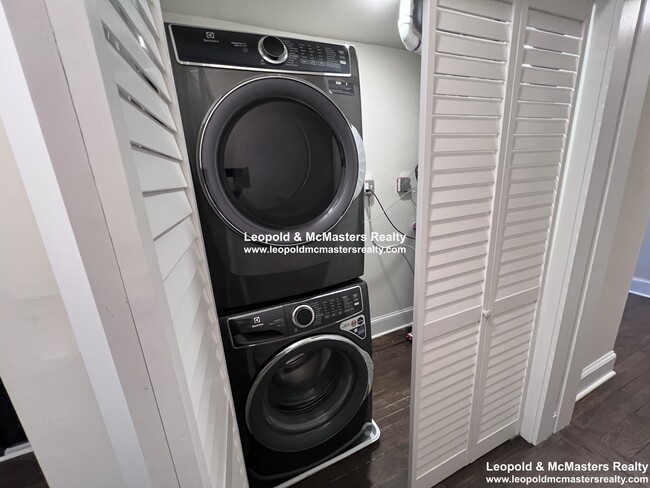 Building Photo - 130 Longwood Ave