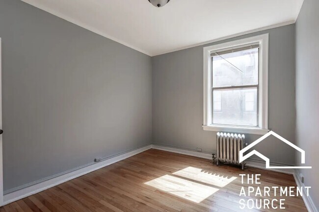 Photo - 1371 W Estes Ave (Chicago, IL) Apartment