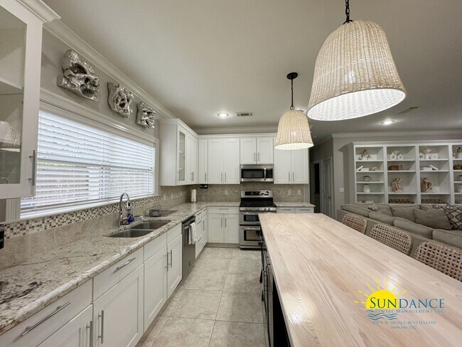 Building Photo - Coastal Living with a private Outdoor Oasis!